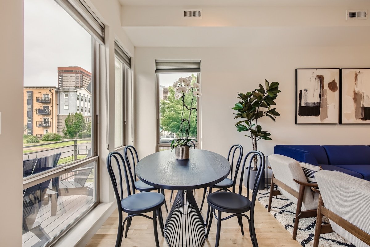 Upscale Townhome w/ Stunning Rooftop Views gallery image 5