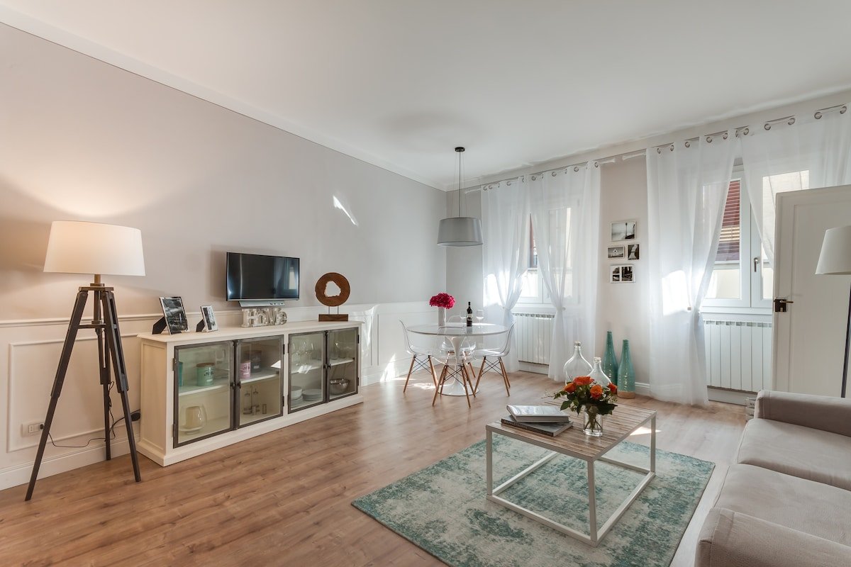 Orsanmichele Balcony; 2 Bedroom with views gallery image 3