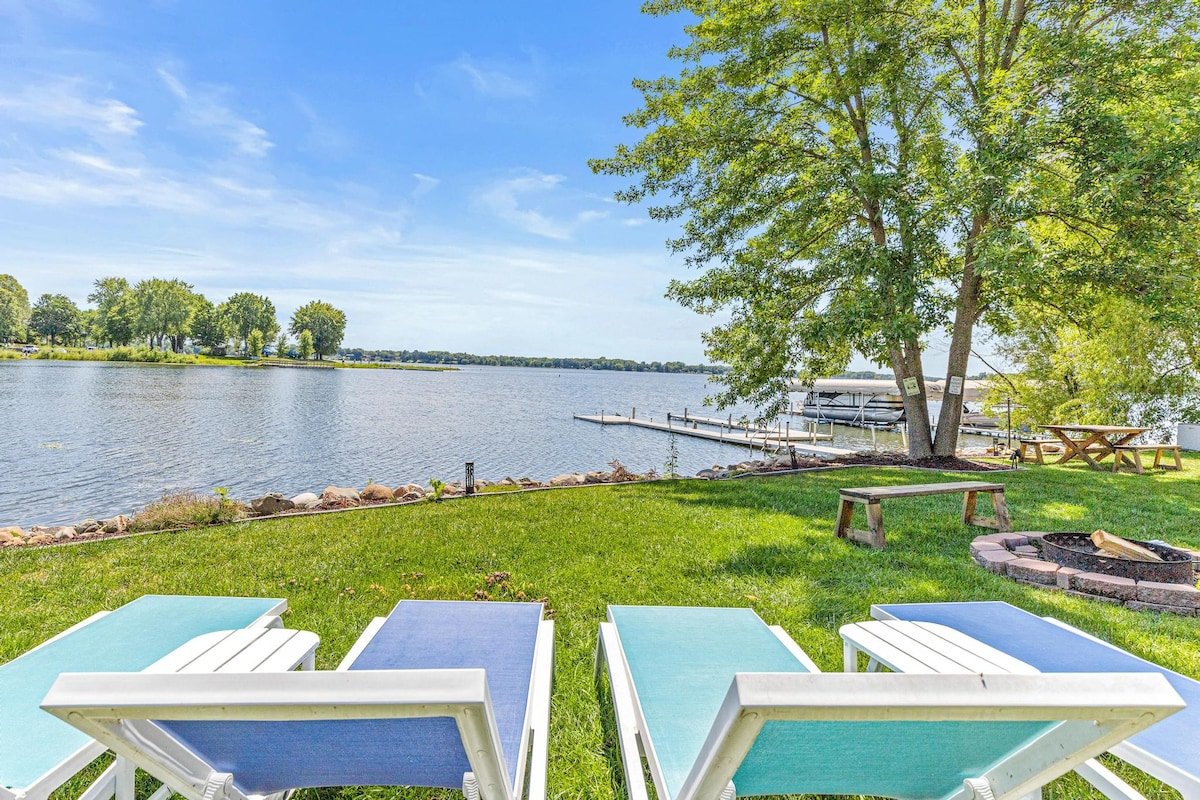 Lakefront Retreat|4BR|Game Room|Sleeps 11 gallery image 2