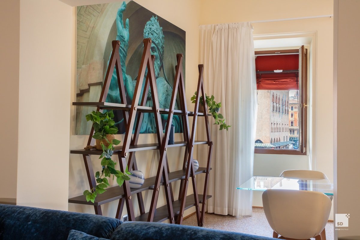 Urbanicooh Garisenda – Piazza Maggiore View gallery image 4