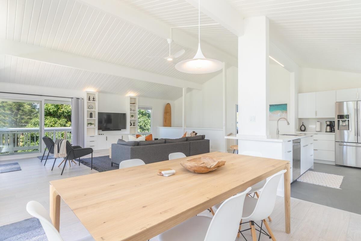 Modern Home on Golf Course, Walk to Tennis, Golf gallery image 3