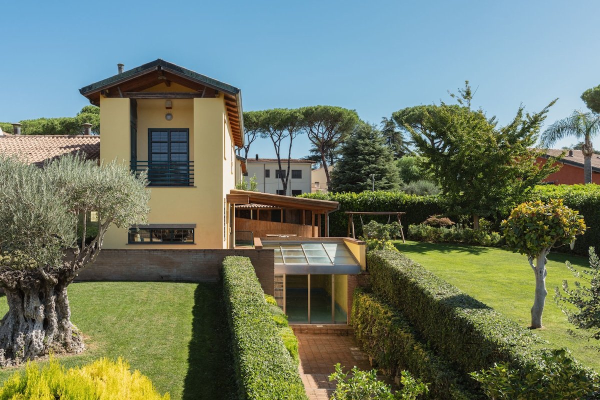 Panoramic Villa with private Jacuzzi & Parking gallery image 4