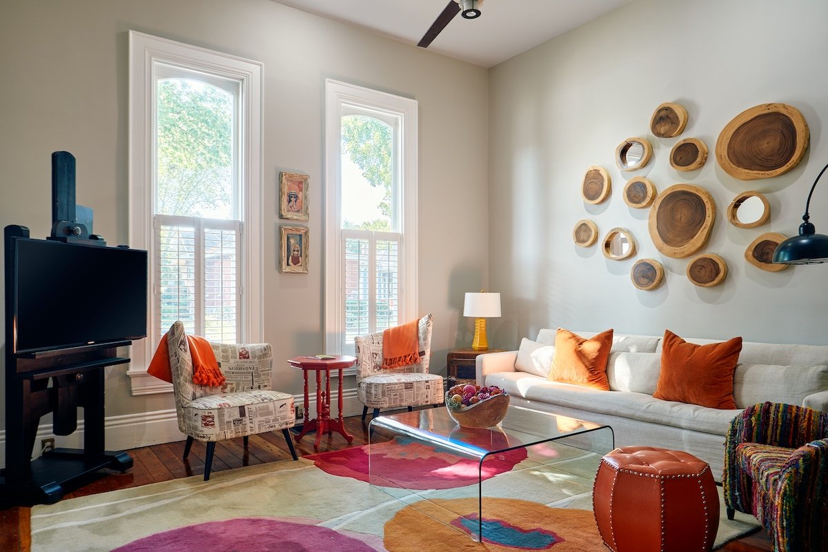 Premium location, Historic 2,000 sq ft Home gallery image 3