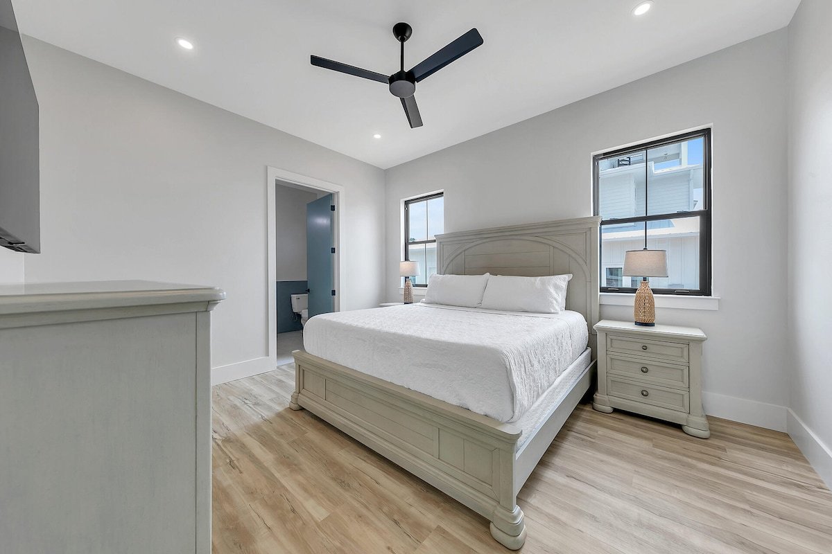 Sleeps 30! Pool, Spa, Game Room, LSV, GULF VIEWS! gallery image 2