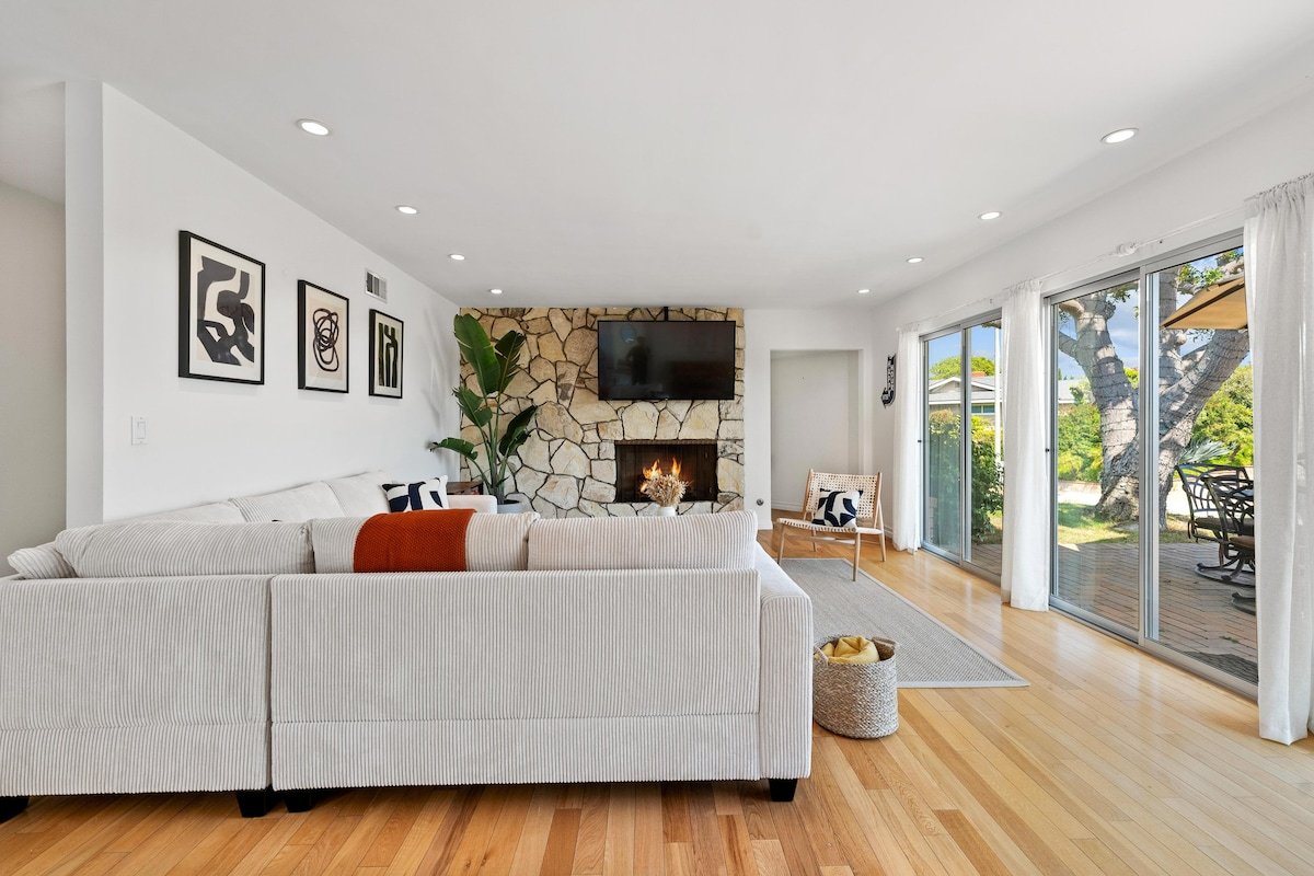 3BR Malibu Oasis – Heated Pool, Sauna & Game Room gallery image 5