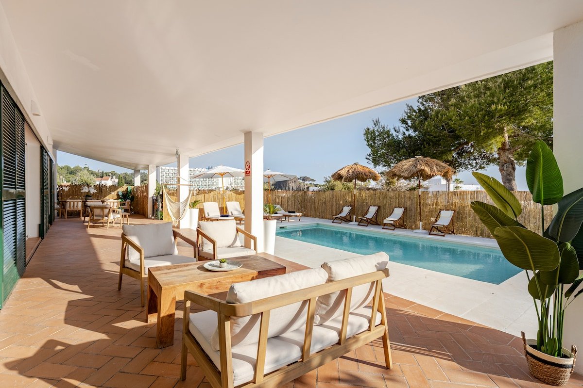 Villa con piscina privada a150m playa de arena gallery image 2