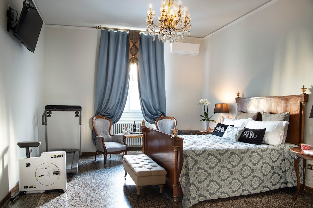 ☆Contemporary Suites☆ Central Ap. Parking & Gym gallery image 5