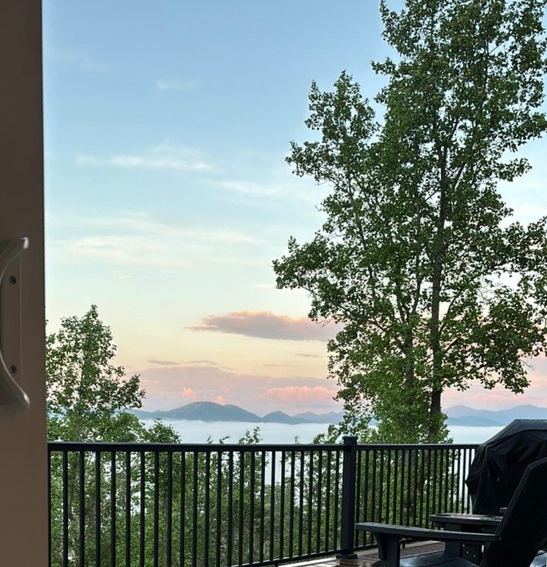 Modern home – Mtn views-4 miles to Downtown AVL gallery image 2