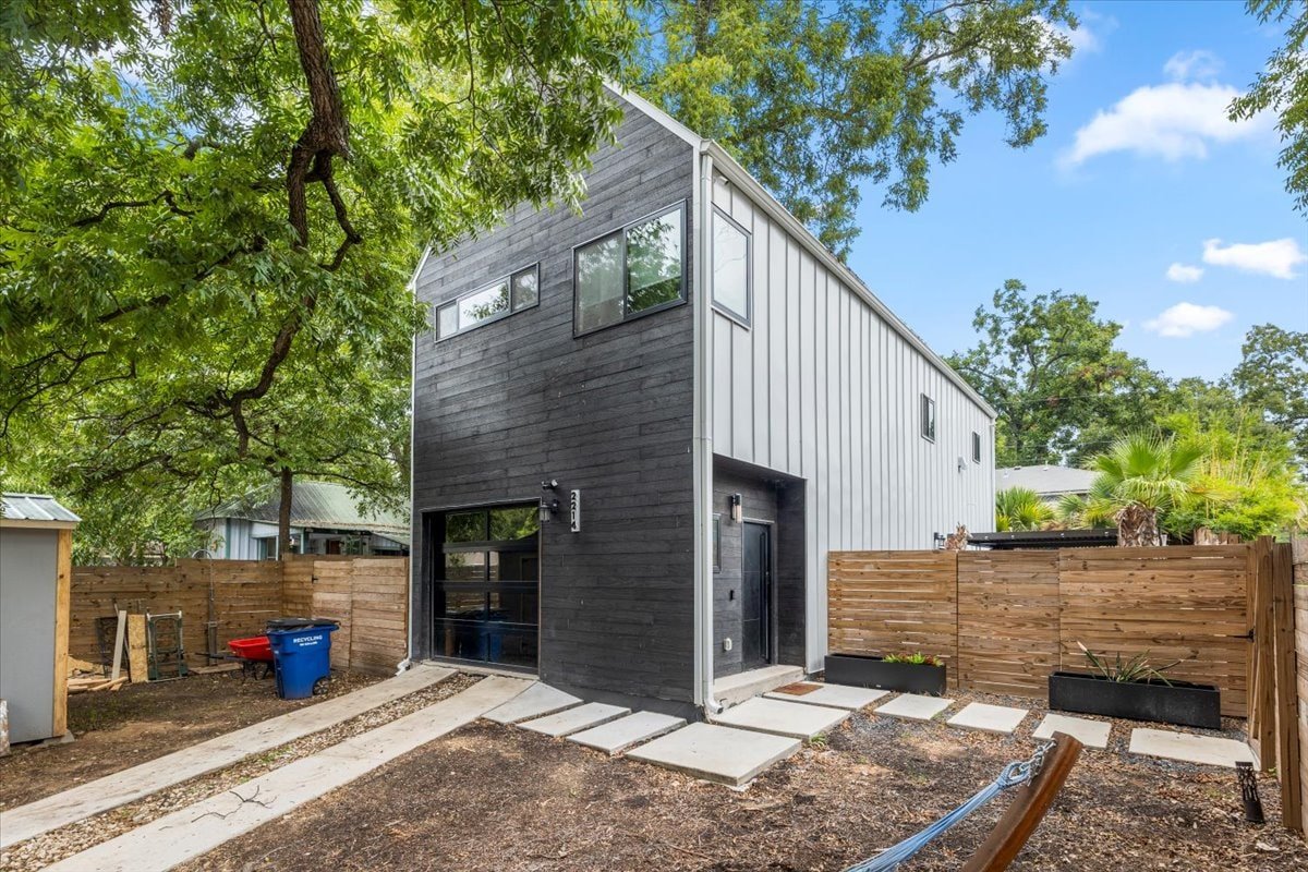 Walkable! Huge Modern House – 9 real beds gallery image 2