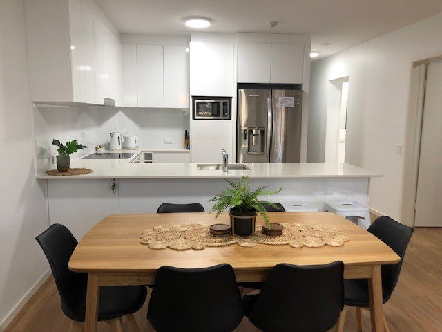 Renovated 2 bedroom poolside apartment gallery image 3