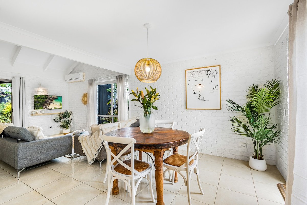 4 homes on 1 large block (sleeps 16) with pool gallery image 4