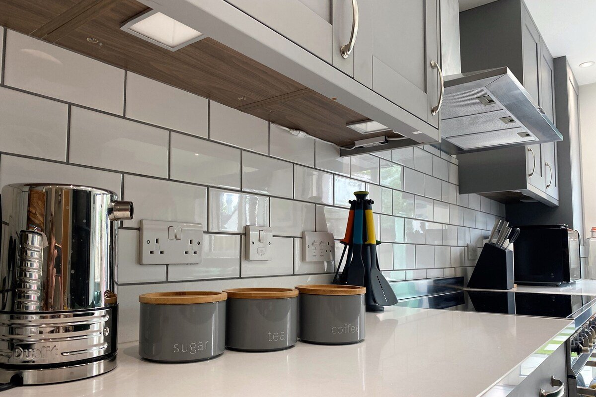 Superb townhouse near vibrant Gloucester Road gallery image 4