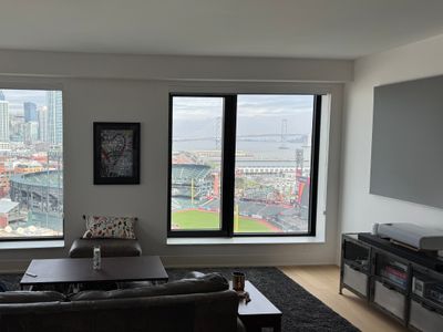 Lux 2BR/2BA Overlooking Oracle Park near Chase Ctr