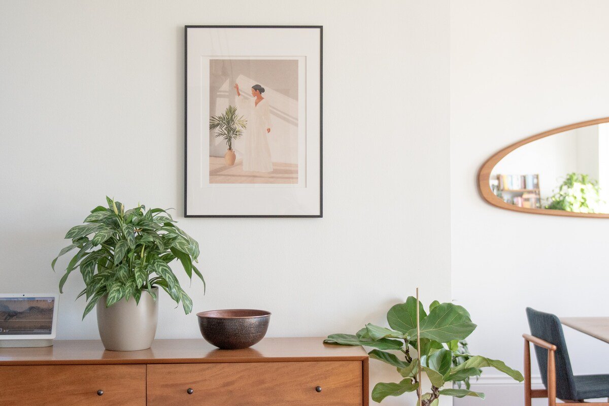 Designer Victorian Apartment w/Garage gallery image 5