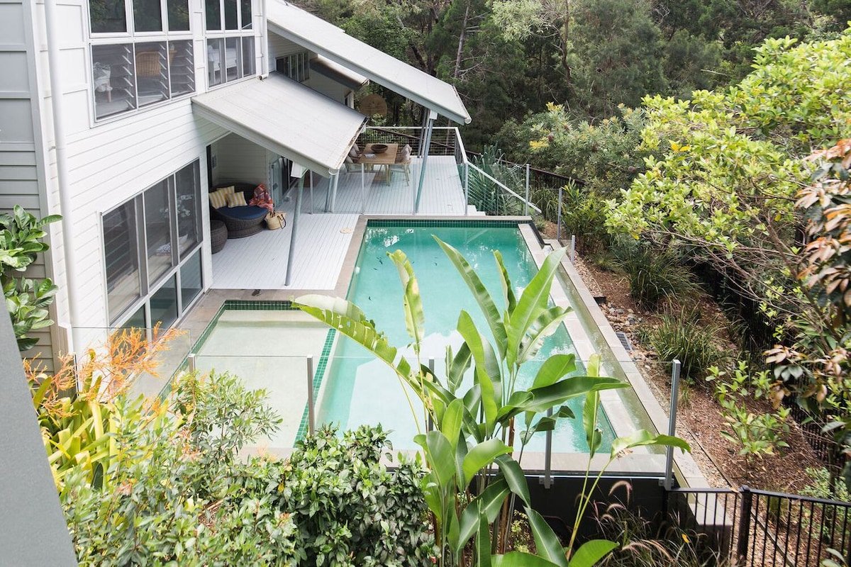 Mamilla Beach House – Private Pool – Designer Home – Media Room gallery image 3