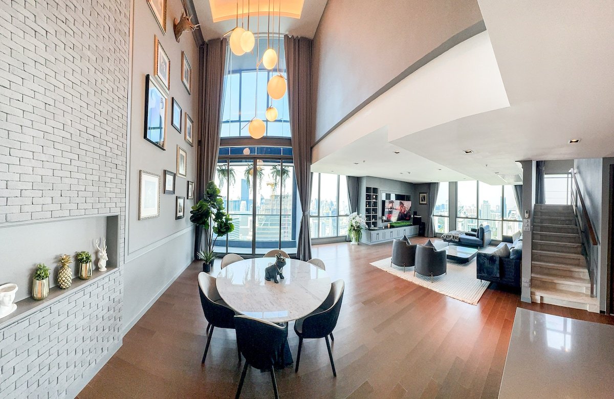 Luxurious 4 Bedroom Penthouse Loft At Nana BTS gallery image 2