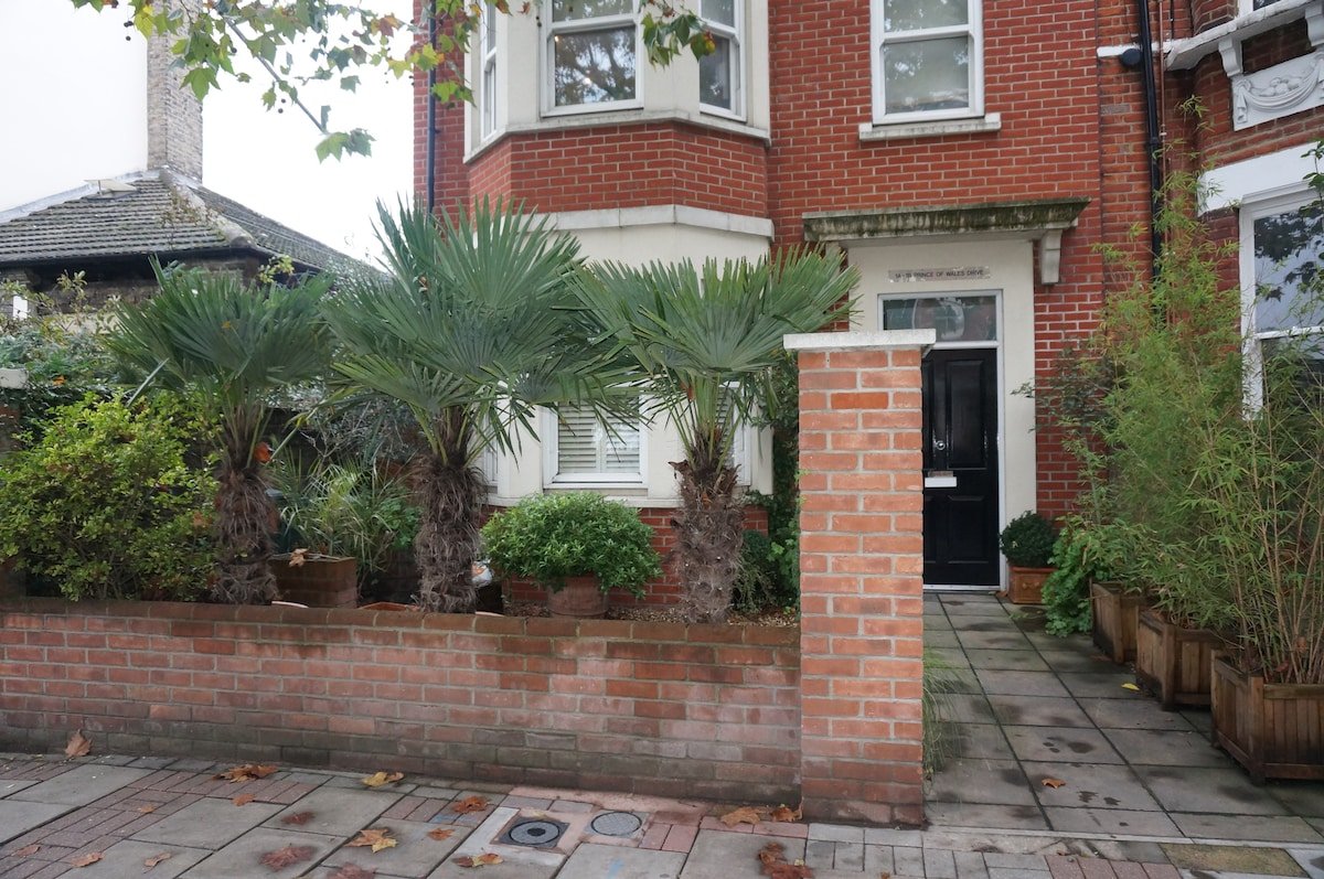 Luxury two Bedroom garden flat in Battersea gallery image 3