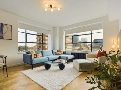 Spacious and Bright Apartment by Tech City