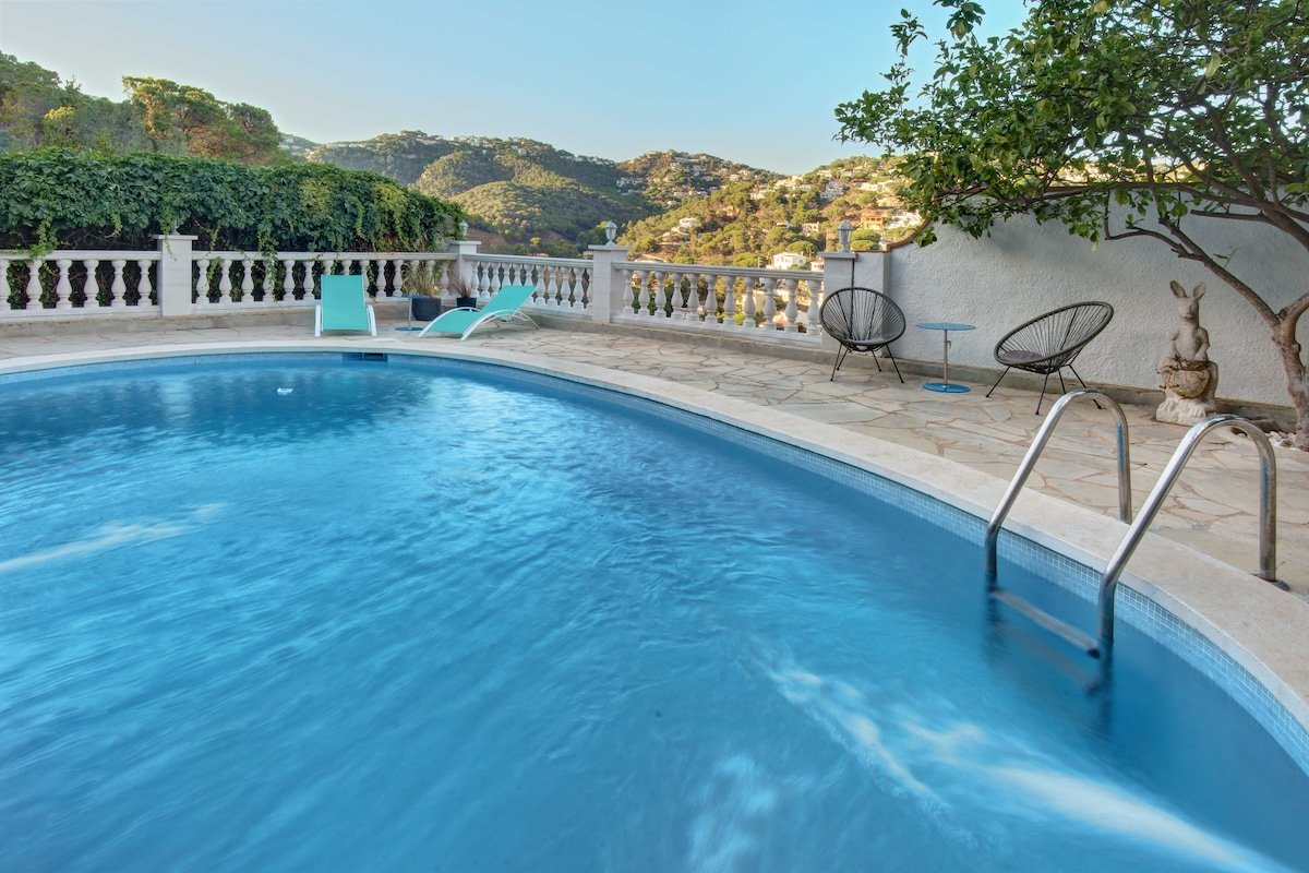 Villa Portugal with pool & mountain view gallery image 3
