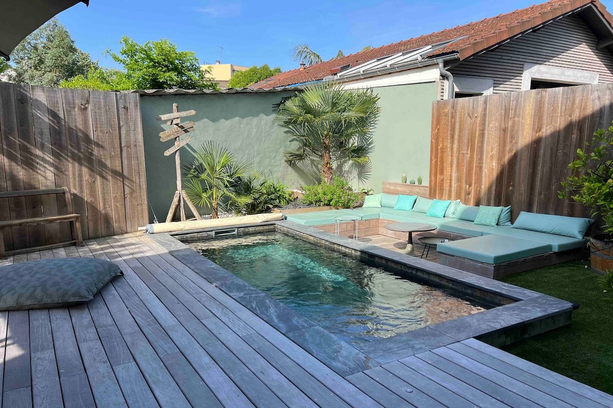 Belle maison en pierre avec cachet et piscine gallery image 2