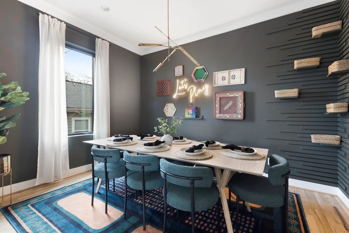 The Duet – Rooftop Lounge + 1.5 miles to Broadway. gallery image 5