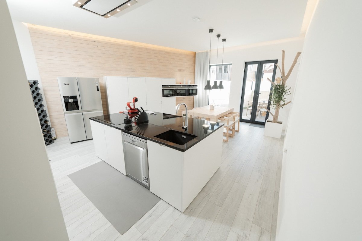 Retreat to a Stylish Concept House in Porto Center gallery image 5