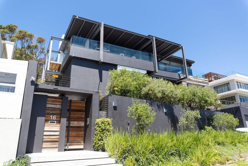Photo 2 of Villa Karuna accommodation in Clifton, Cape Town with 6 bedrooms and 6 bathrooms