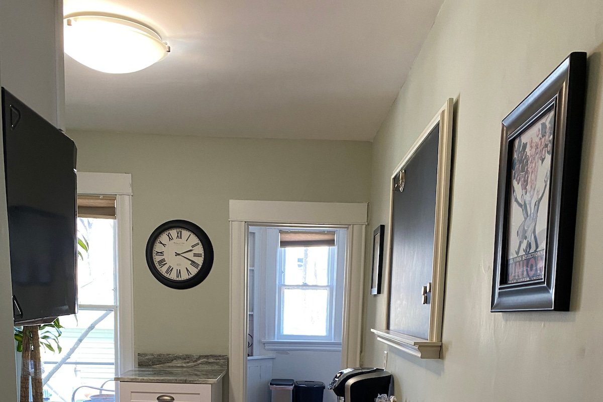 Premiere updated Victorian home gallery image 4