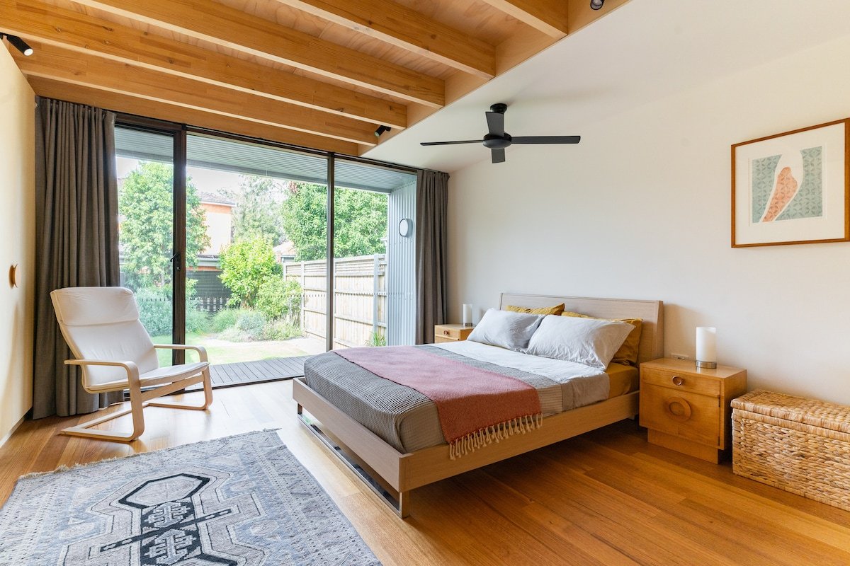 Designer eco home in quiet leafy bayside location gallery image 5