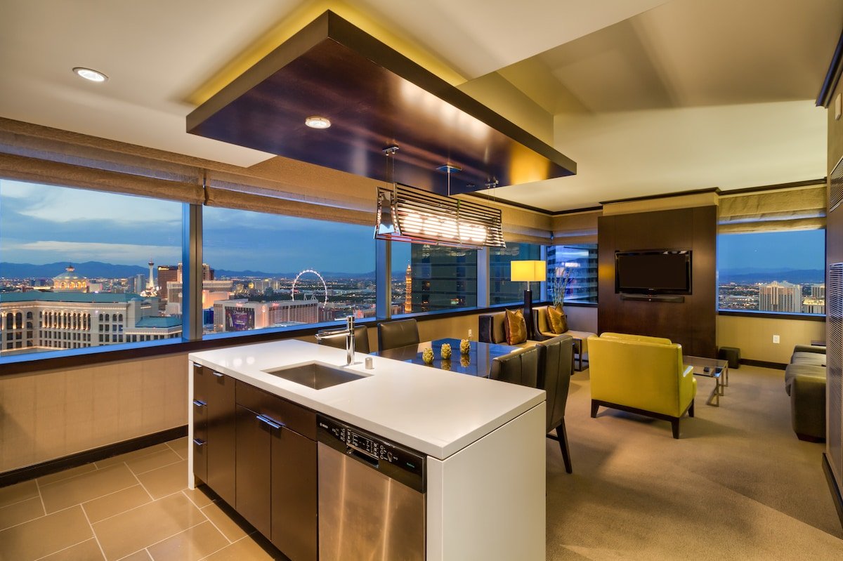 Best 2 BR Corner Penthouse @ Vdara! Stunner Views! gallery image 2