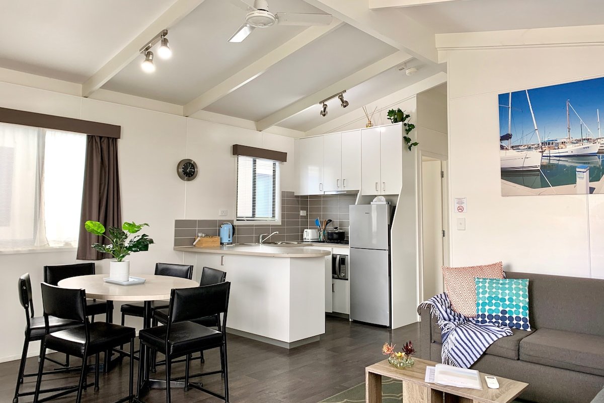 Apollo Villa – short walk to beach gallery image 2