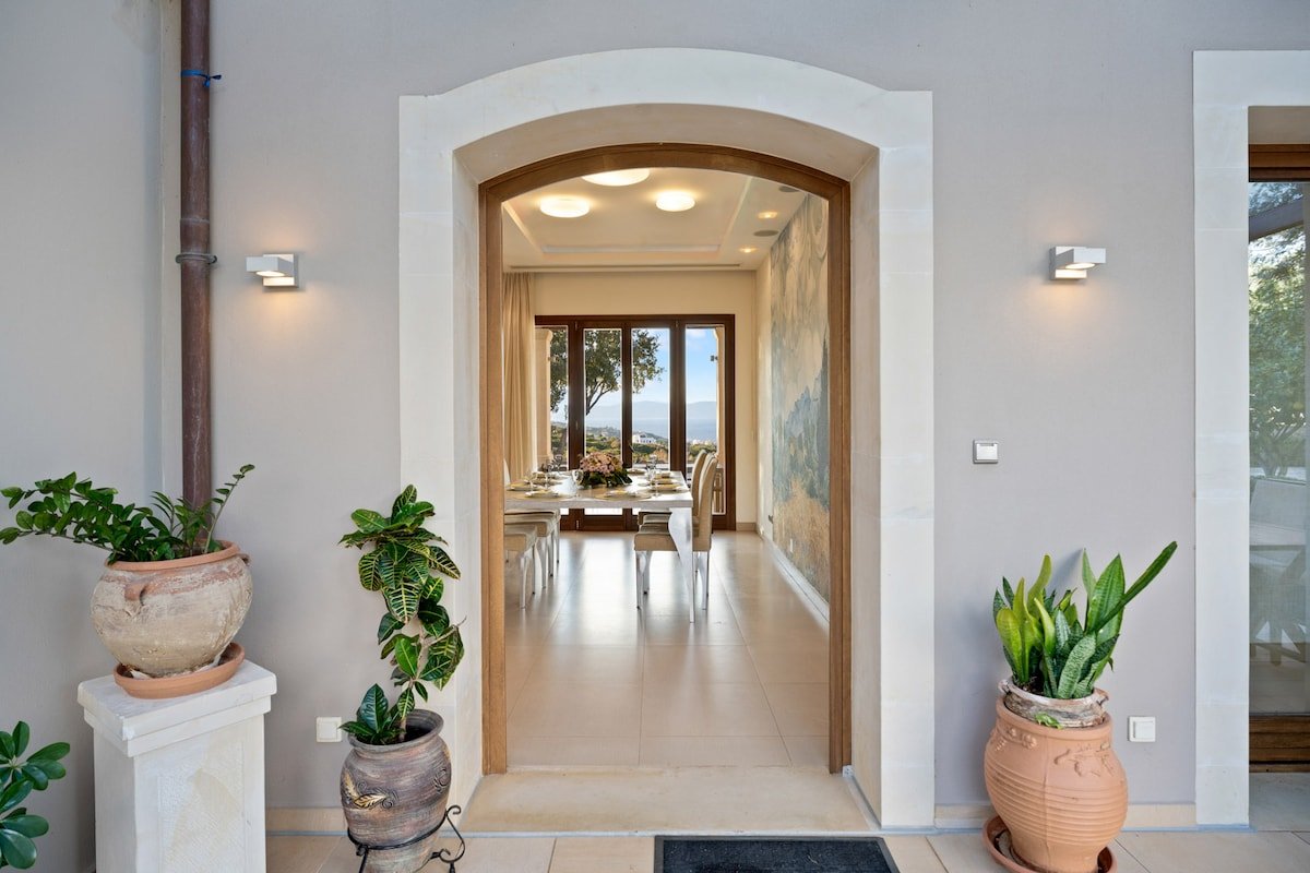 Luxurious Villa Liandri – 600 m² Resort gallery image 2