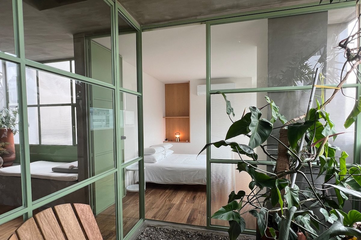 xolo stays / Design two Bedrooms PH with AC gallery image 2