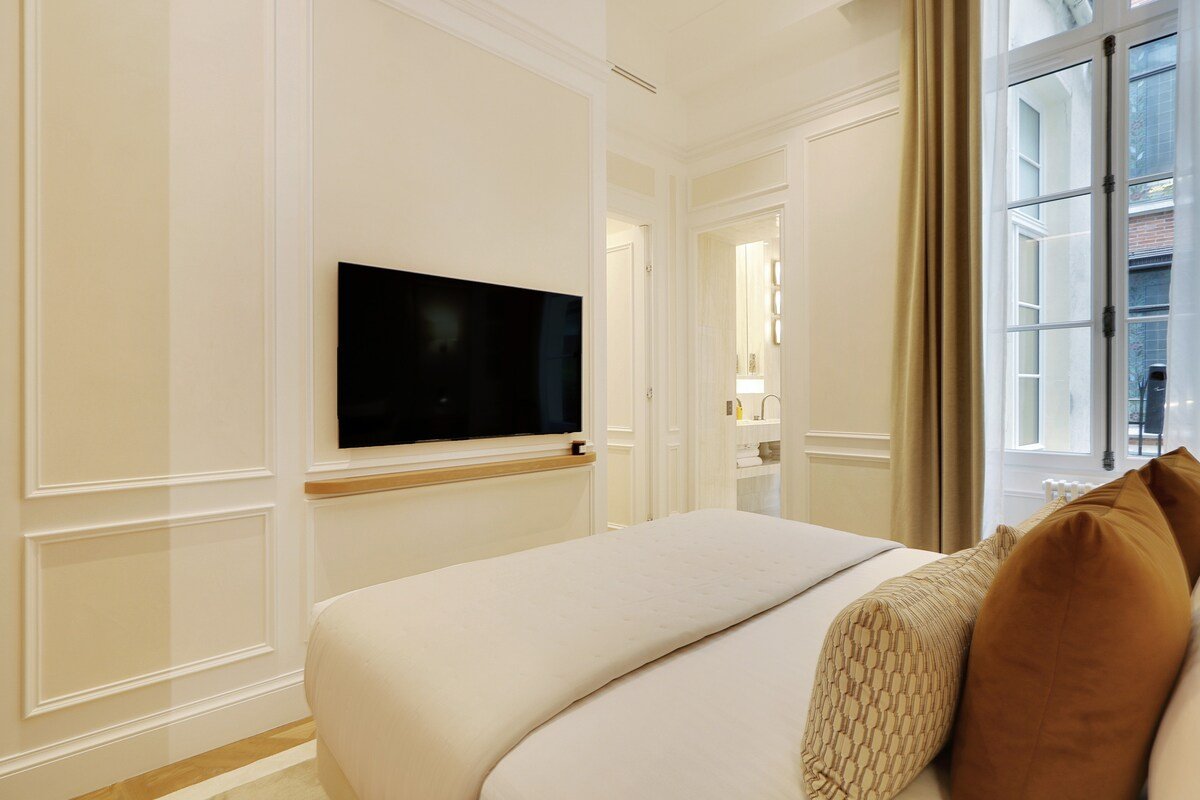 The Lander – Serviced 2BR/2BA – Louvre III gallery image 5