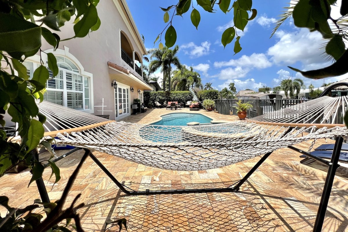 Spacious 4 bedroom house with heated pool gallery image 4