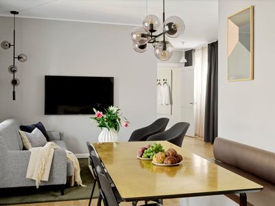 Spacious Two-Bedroom Apartment for 6 with Elevator