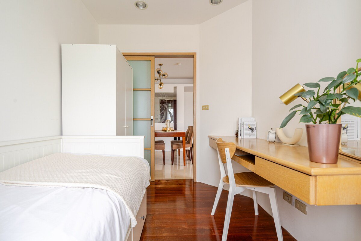 Spacious 3BR Daan Park | Elevator | For Families gallery image 3