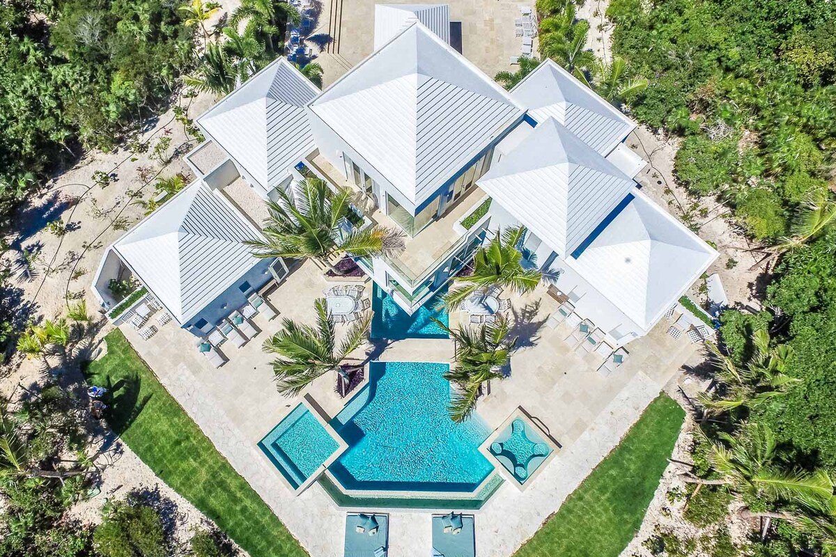 Turks & Caicos Dream – Beachfront + Full Service gallery image 3