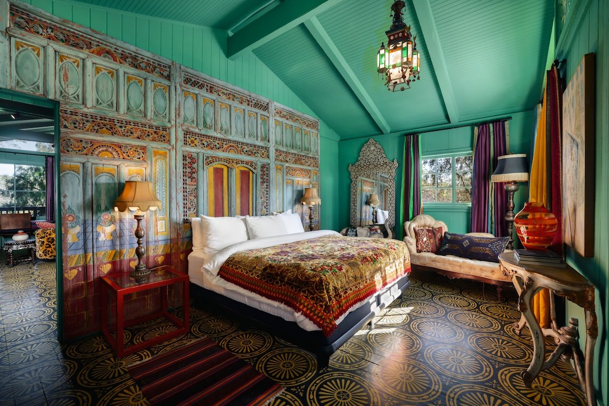 The Farmhouse with Cedar Hot Tub gallery image 5