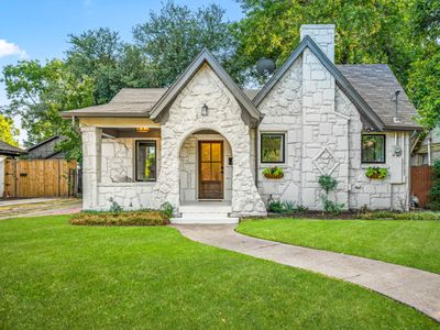 The Hansel-Modern 4 Bed, 3 Bath Bungalow, Hot Tub