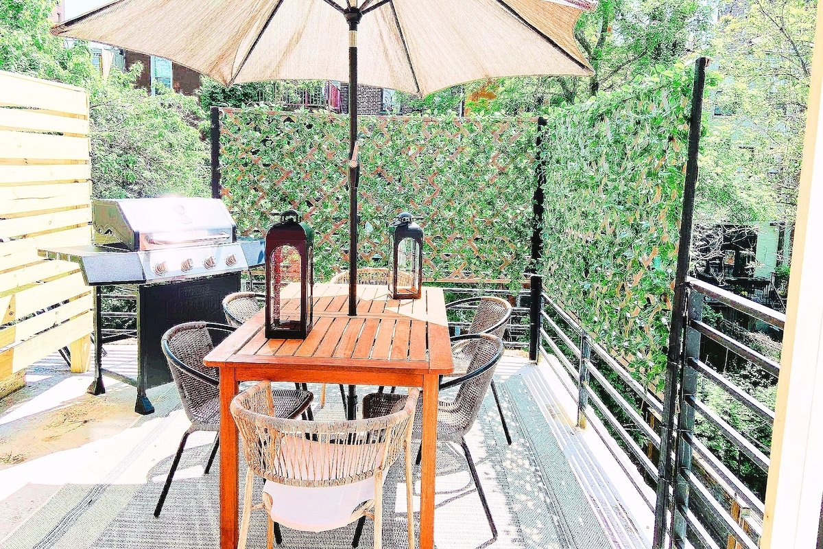 Urban Serenity, Harlem Brownstone Duplex w/ Patio gallery image 2