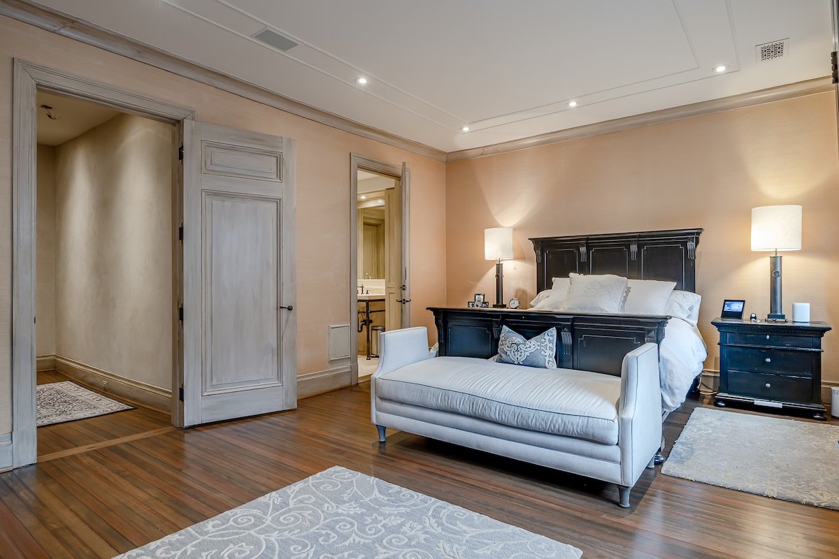 Ambassador life in Kalorama with a Patio & Parking gallery image 5