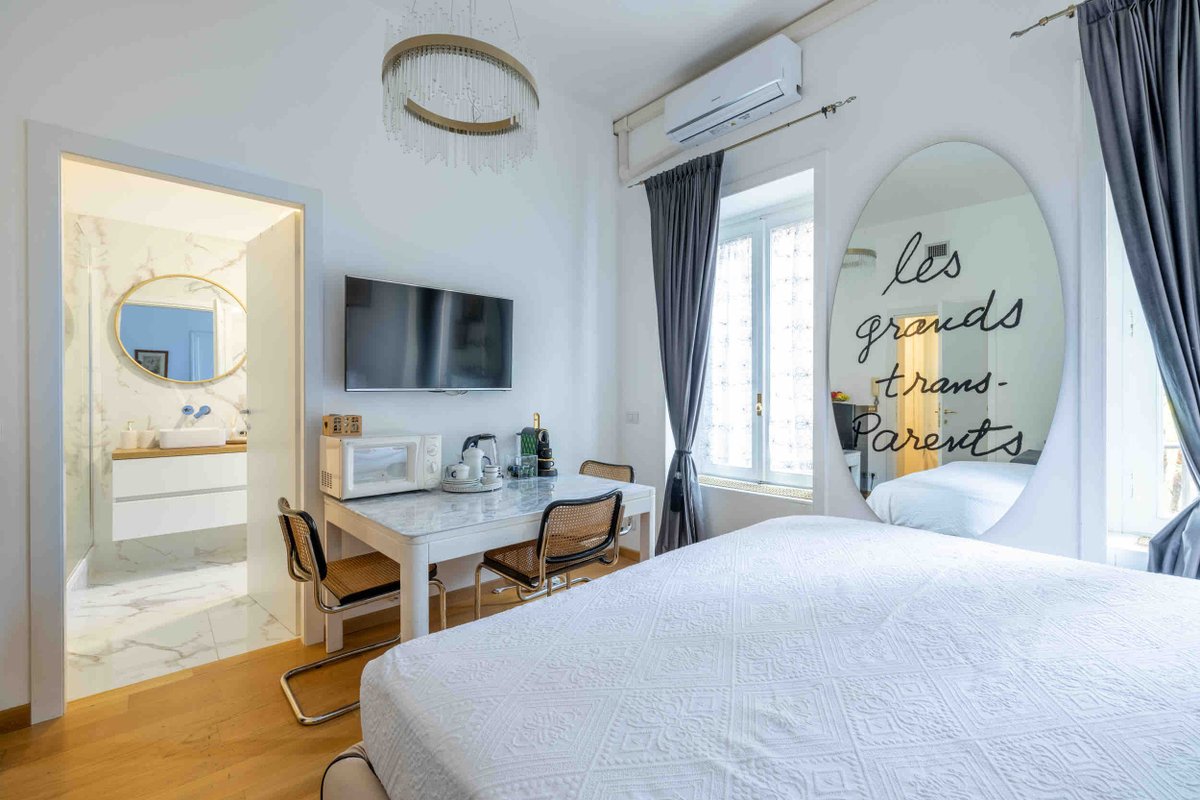 TREVI 2 LUXURY SUITE IN PAlACE 1