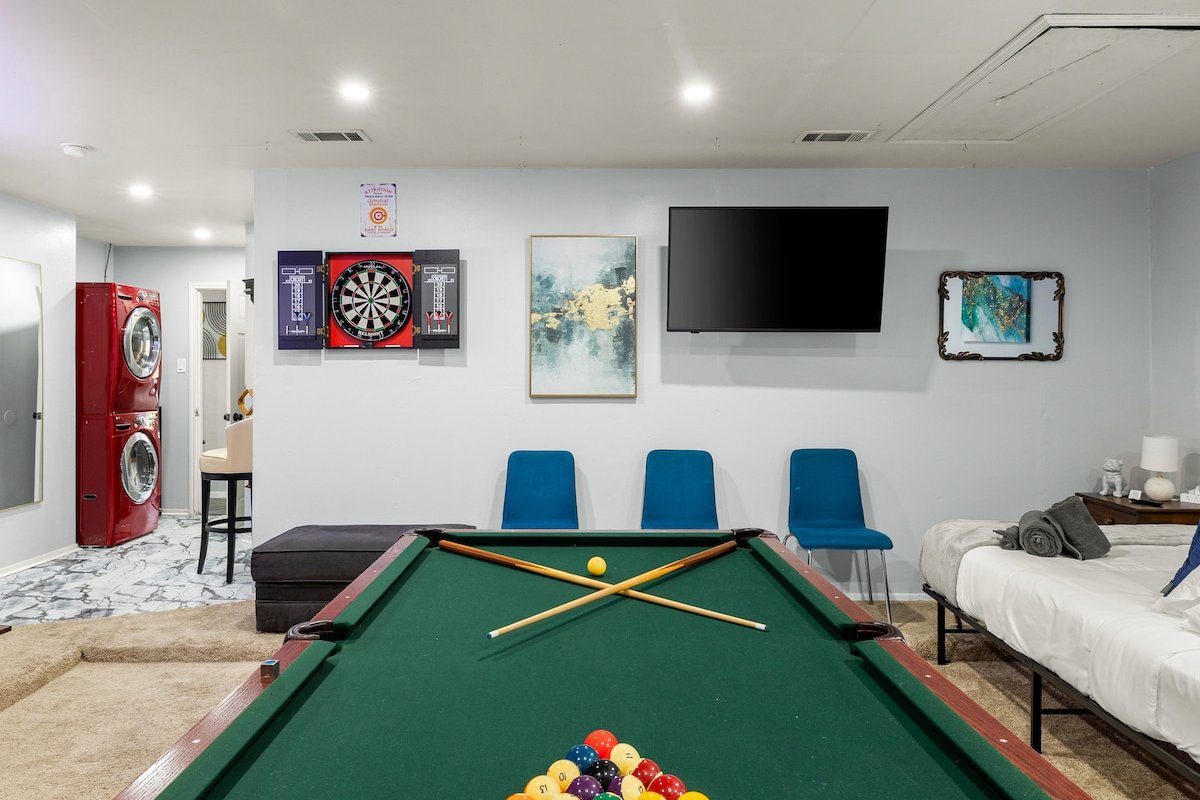 5BR/Game Room/Hot Tub/Big Yard/Sleeps 16/15 min DT gallery image 5