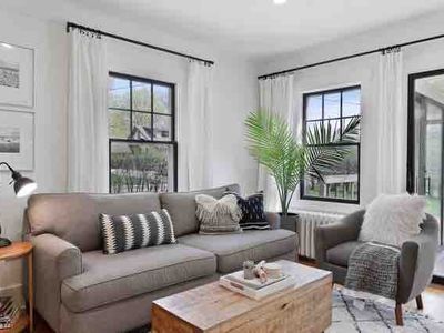 Gorgeous! Modern 3 Bed Home by Lake Mtka & Wayzata