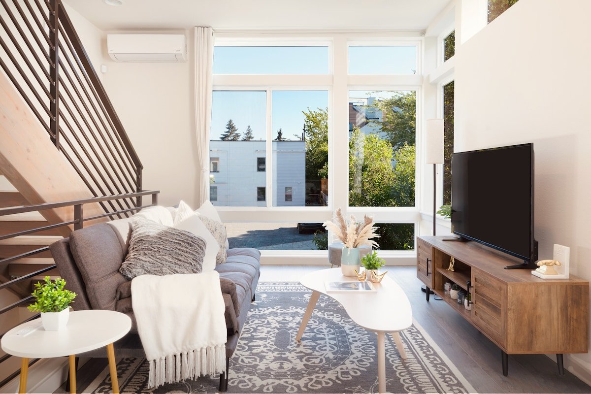 Brand New Townhome with Lakeview gallery image 3