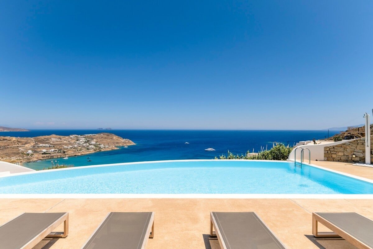 Luxury villa with stunning views above Kalo Livadi gallery image 5