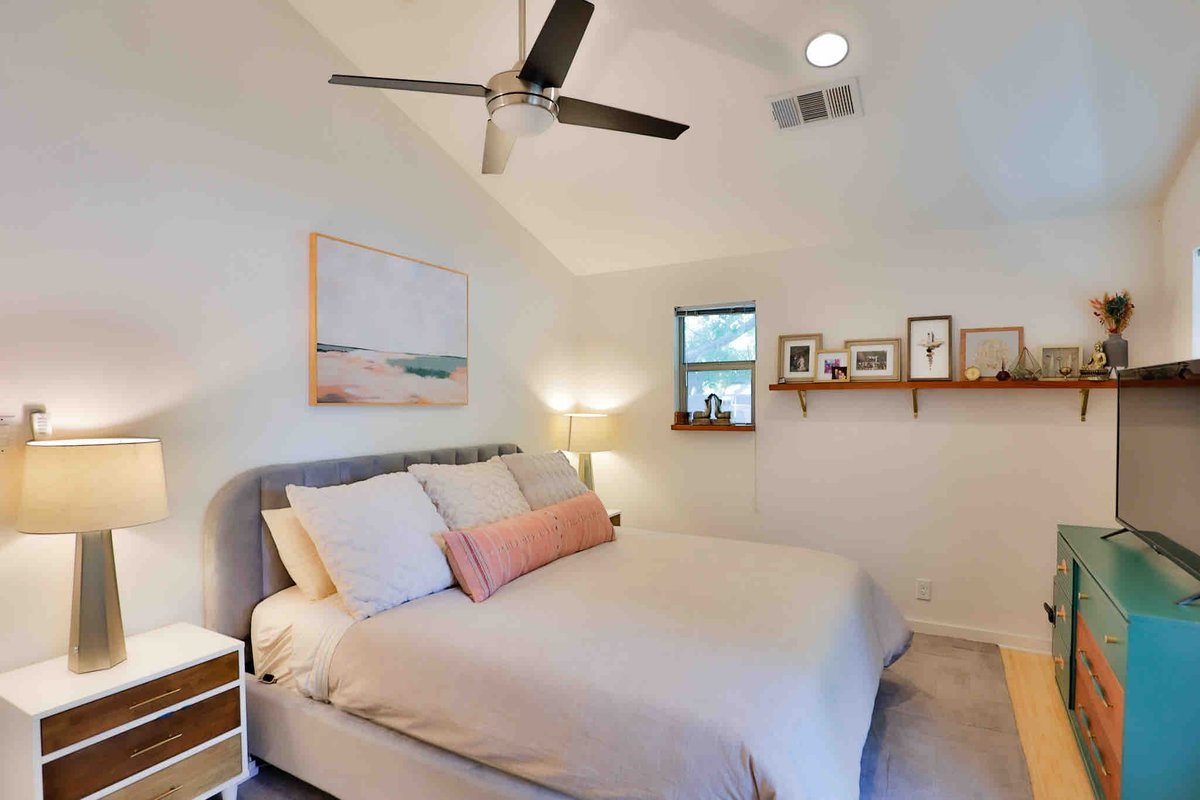 Central/East Downtown 3 bed 1.5 bath house