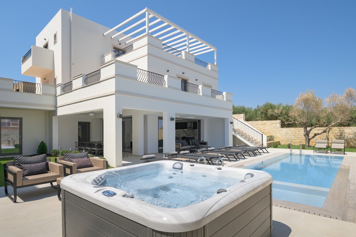 Ivory Villa, Pool, Heated SpaWhirlpool, Sauna &Gym gallery image 2