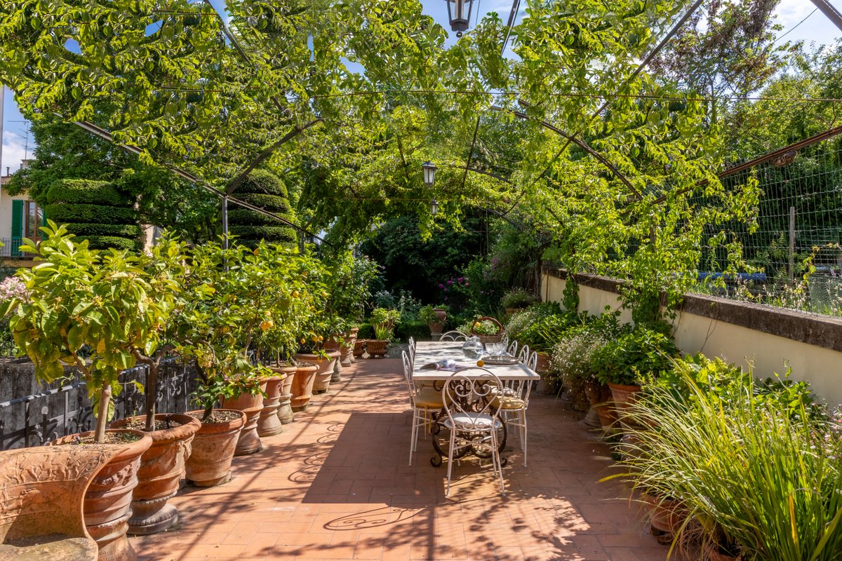 Unique 5 Bedroom Apartment with Private Garden